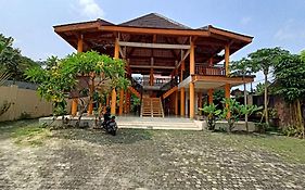 Kost Salsabila Cisauk Guest House